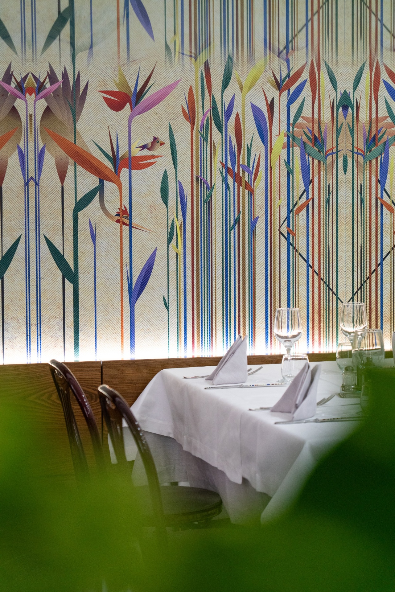 Sala ristorante - particolare parete decorata